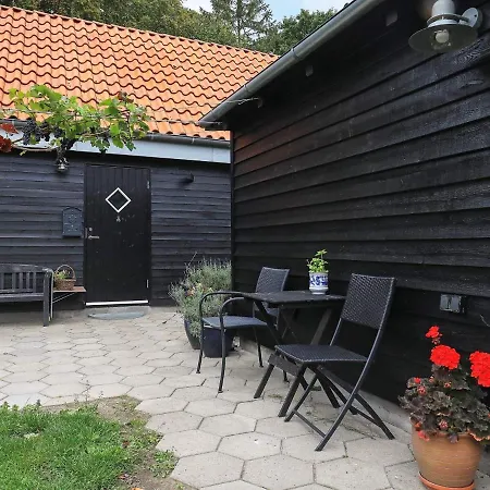 Charming Holiday In With Terrace Сasa de vacaciones *